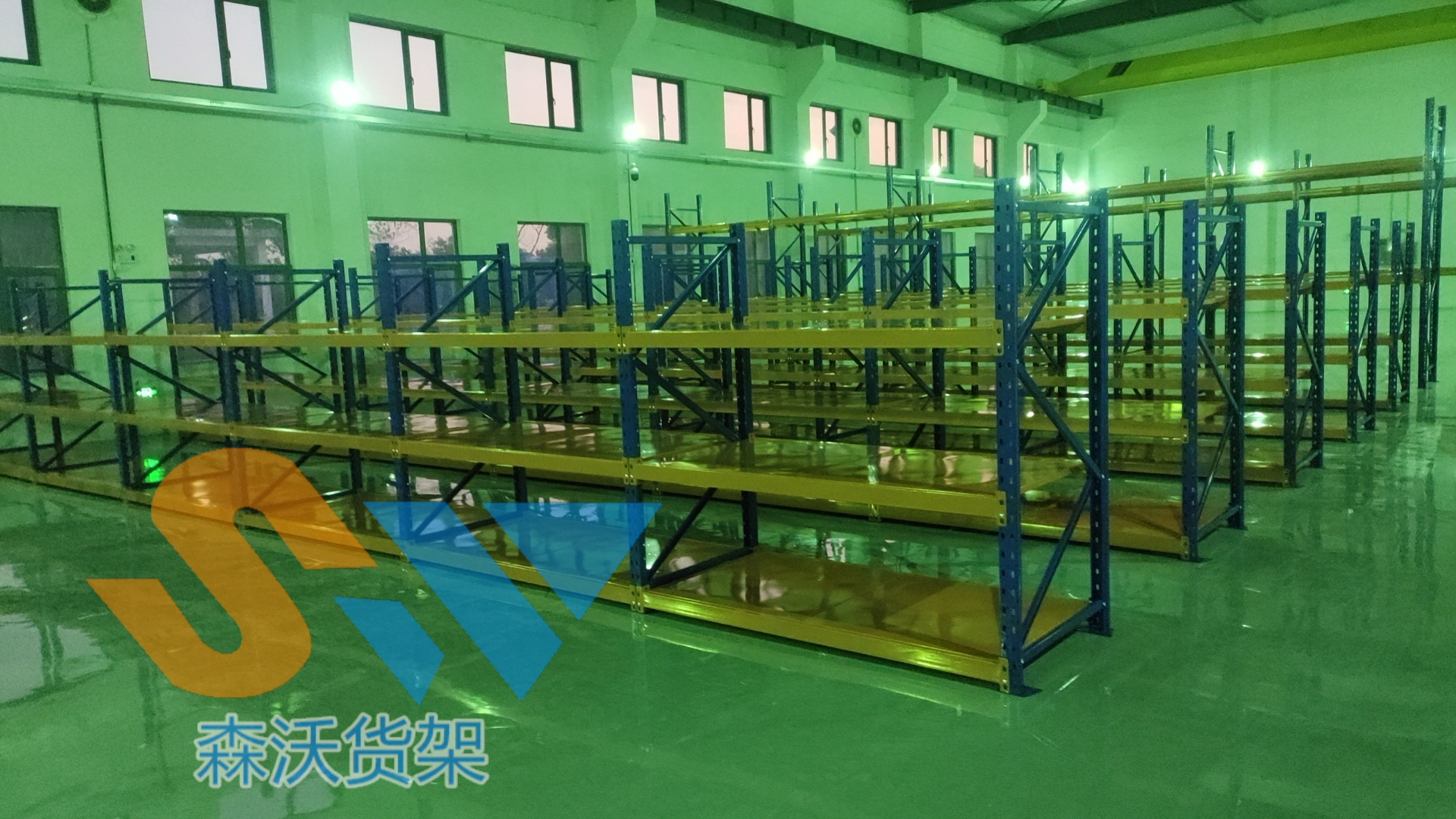 森沃倉儲(chǔ)和某制造企業(yè)懸臂貨架、層板貨架和重型貨架項(xiàng)目安裝完畢
